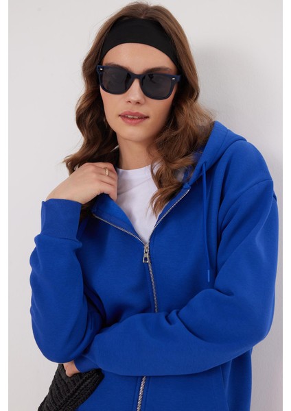 Kadın Relax Fit Rahat Kesim Pamuklu Içi Polarlı Çift Cepli Fermuarlı Sax Mavi Kapüşonlu Sweatshirt