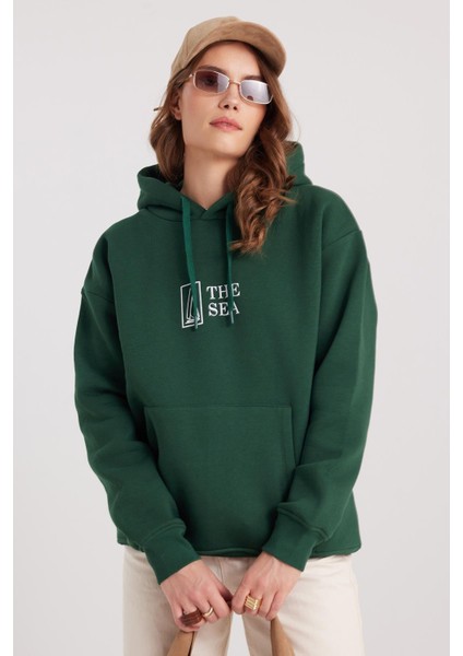 Kadın Oversize Geniş Kesim Pamuklu Yumuşak Dokulu Içi Polarlı Baskılı Yeşil Kapüşonlu Sweatshirt