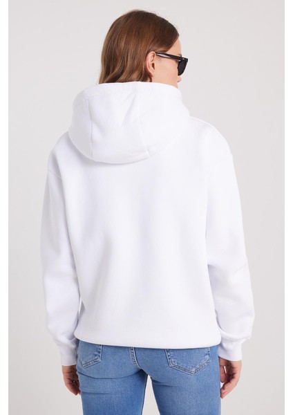 Kadın Oversize Geniş Kesim Pamuklu Yumuşak Dokulu Içi Polarlı Baskılı Beyaz Kapüşonlu Sweatshirt