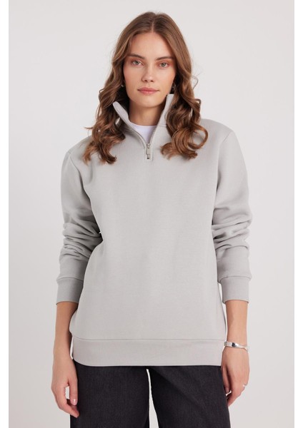 Kadın Relax Fit Rahat Kesim Pamuklu Içi Polarlı Yarım Fermuarlı Taş Renk Dik Yaka Sweatshirt