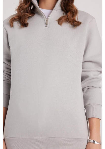 Kadın Relax Fit Rahat Kesim Pamuklu Içi Polarlı Yarım Fermuarlı Taş Renk Dik Yaka Sweatshirt modelleri