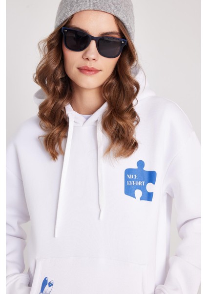 Kadın Oversize Geniş Kesim Pamuklu Yumuşak Dokulu Içi Polarlı Baskılı Beyaz Kapüşonlu Sweatshirt fiyatları