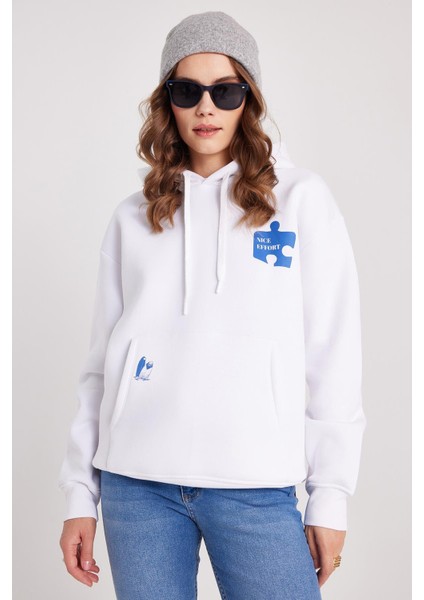 Kadın Oversize Geniş Kesim Pamuklu Yumuşak Dokulu Içi Polarlı Baskılı Beyaz Kapüşonlu Sweatshirt indirimleri