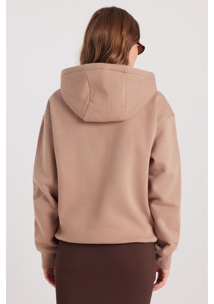 Kadın Oversize Geniş Kesim Pamuklu Yumuşak Dokulu Içi Polarlı Basic Vizon Kapüşonlu Sweatshirt