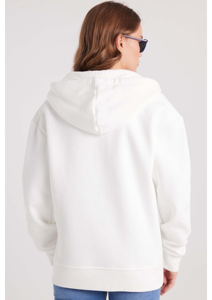 Kadın Relax Fit Rahat Kesim Pamuklu Içi Polarlı Çift Cepli Fermuarlı Beyaz Kapüşonlu Sweatshirt