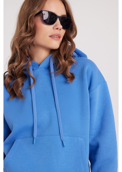 Kadın Oversize Geniş Kesim Pamuklu Yumuşak Dokulu Içi Polarlı Basic Mavi Kapüşonlu Sweatshirt fiyatları