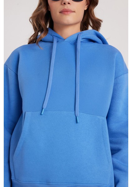Kadın Oversize Geniş Kesim Pamuklu Yumuşak Dokulu Içi Polarlı Basic Mavi Kapüşonlu Sweatshirt modelleri