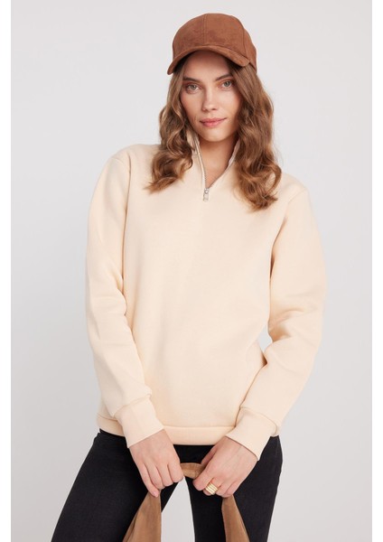 Kadın Relax Fit Rahat Kesim Pamuklu Içi Polarlı Yarım Fermuarlı Ekru Dik Yaka Sweatshirt