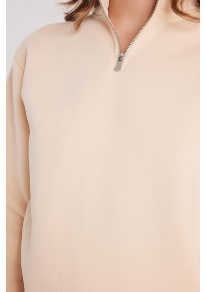 Kadın Relax Fit Rahat Kesim Pamuklu Içi Polarlı Yarım Fermuarlı Ekru Dik Yaka Sweatshirt modelleri