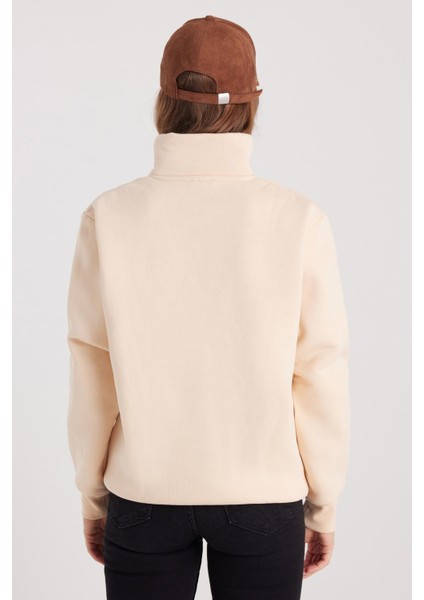 Kadın Relax Fit Rahat Kesim Pamuklu Içi Polarlı Yarım Fermuarlı Ekru Dik Yaka Sweatshirt