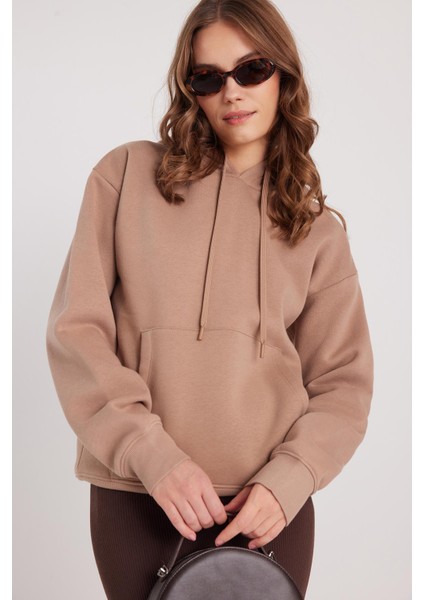 Kadın Oversize Geniş Kesim Pamuklu Yumuşak Dokulu Içi Polarlı Basic Vizon Kapüşonlu Sweatshirt indirimleri