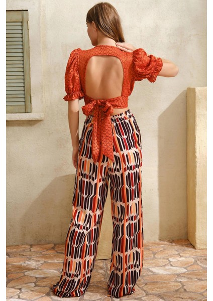 - Kısa Yarım Kol V Yaka Geometrik Yazlık Kurdela Şerit Detaylı Pijama Takımı