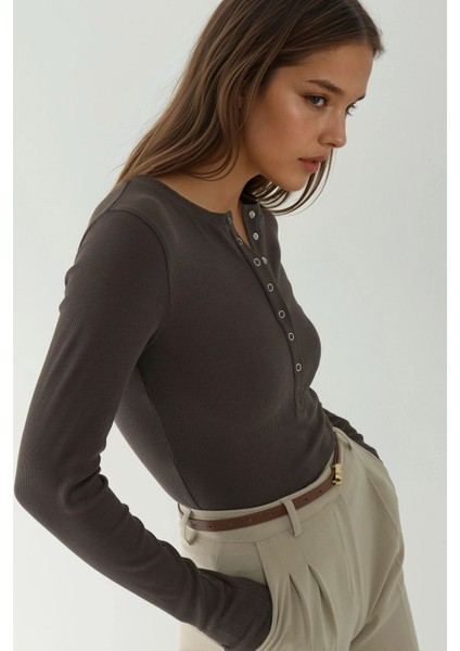 Kadın Fitilli Çıtçıtlı Yaka Esnek Örme Üst Koyu Mocha Kahve fiyatları