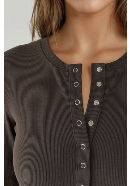 Kadın Fitilli Çıtçıtlı Yaka Esnek Örme Üst Koyu Mocha Kahve modelleri