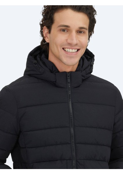 Siyah Regular Fit Kapüşonlu Casual Dokuma Mont modelleri