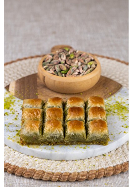 Antep Fıstıklı Kesim Baklava 850 G Taze Antep Fıstığı ile Özel Tatlı İkram modelleri