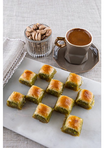 Antep Fıstıklı Kesim Baklava 850 G Taze Antep Fıstığı ile Özel Tatlı İkram fırsatları