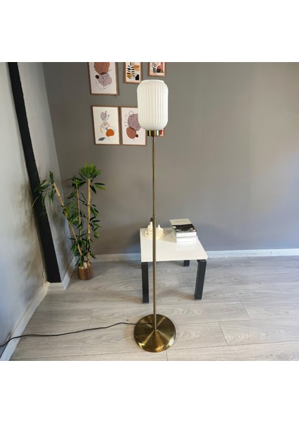 Wingmn Beyaz Cam Lambader Düz Ince Gövde Modern Dekoratif Metal Oturma Odası Zemin Lambası modelleri