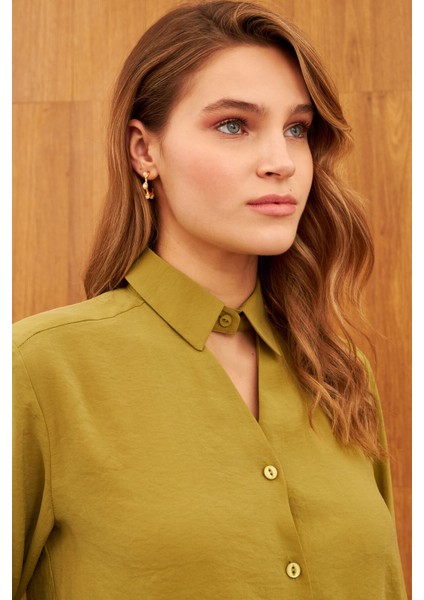 Yeşil Pencere Detaylı Gömlek fırsatları