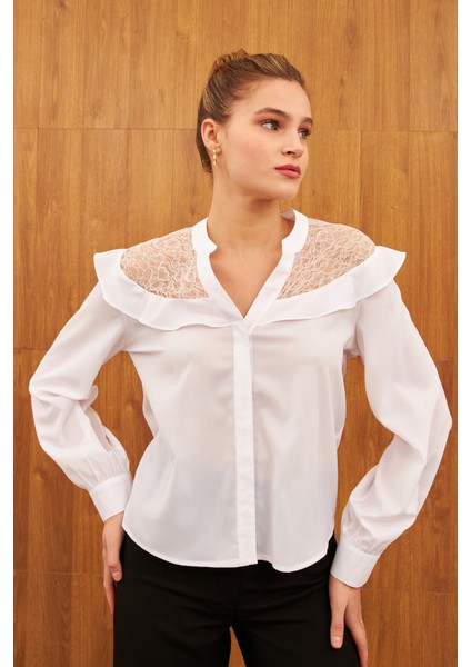 Beyaz Dantel Detaylı Fırfırlı Gömlek fırsatları