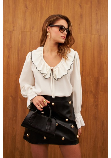 Beyaz V Yaka Fırfırlı Kontrast Gömlek indirimleri