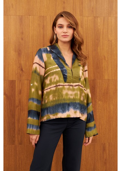 Çok Renkli V Yaka Önü Robalı Parlak Bluz modelleri