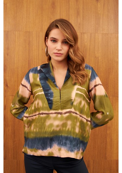 Çok Renkli V Yaka Önü Robalı Parlak Bluz fırsatları