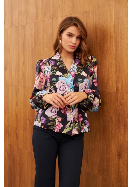 Çok Renkli Parlak V Yaka Gömlek