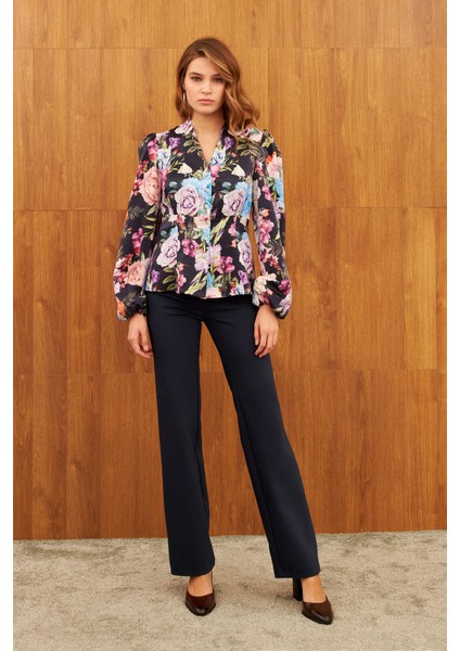 Çok Renkli Parlak V Yaka Gömlek fiyatları