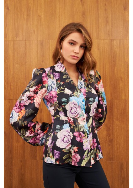 Çok Renkli Parlak V Yaka Gömlek modelleri