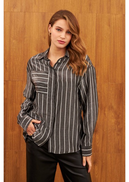 Siyah Çizgili Tek Cep Parlak Gömlek