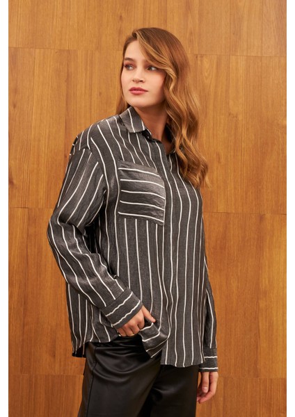 Siyah Çizgili Tek Cep Parlak Gömlek fırsatları