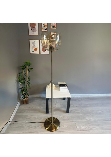 Dijon Bal Rengi Cam Lambader Düz Ince Gövde Modern Dekoratif Metal Oturma Odası Zemin Lambası fiyatları