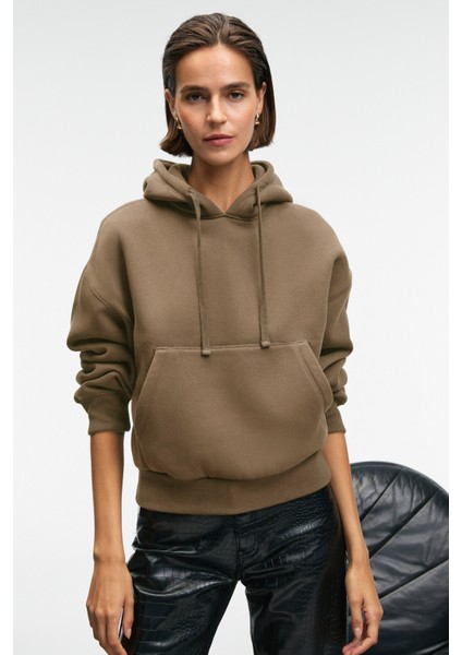 Selene Kadın Kapüşonlu Kangru Cepli Regular Fit Vizon Sweatshirt modelleri