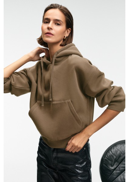 Selene Kadın Kapüşonlu Kangru Cepli Regular Fit Vizon Sweatshirt fırsatları