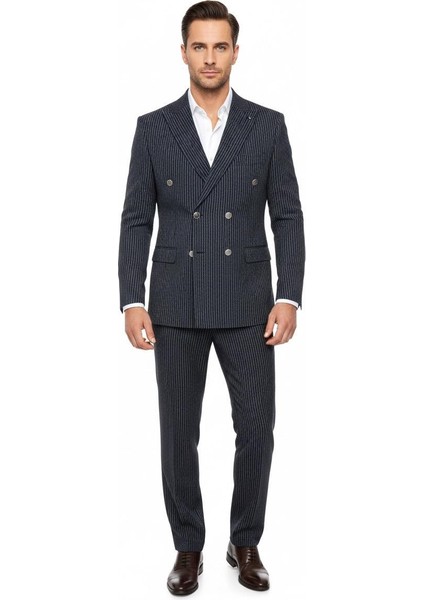 Italyan Kesim Lacivert Kruvaze Takım Elbise – Modern Slim Fit – Çizgili Kumaş Detaylı
