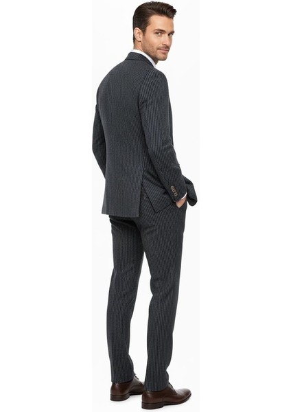 Italyan Kesim Lacivert Kruvaze Takım Elbise – Modern Slim Fit – Çizgili Kumaş Detaylı fiyatları