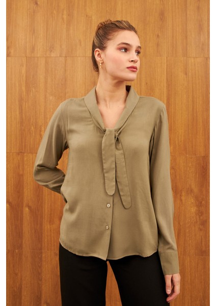 Haki Yaka Bağlama Detaylı Gömlek fırsatları
