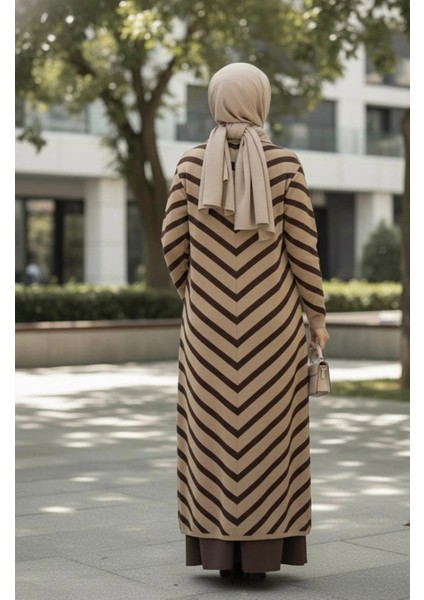 Kadın Tesettür Düğme Detaylı Uzun Çizgili Hırka Taba Standart fiyatları