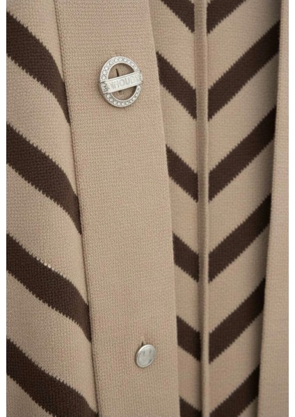 Kadın Tesettür Düğme Detaylı Uzun Çizgili Hırka Taba Standart fırsatları