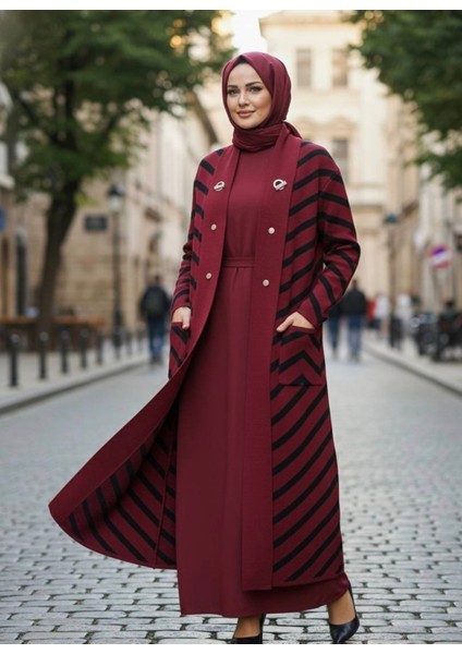 Kadın Tesettür Düğme Detaylı Uzun Çizgili Hırka Bordo Standart