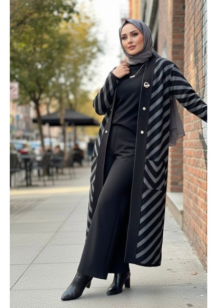 Kadın Tesettür Düğme Detaylı Uzun Çizgili Hırka Siyah Standart