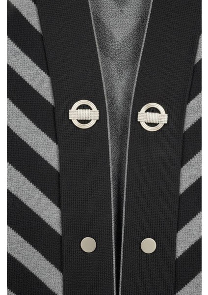 Kadın Tesettür Düğme Detaylı Uzun Çizgili Hırka Siyah Standart fırsatları