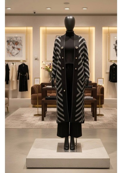 Kadın Tesettür Düğme Detaylı Uzun Çizgili Hırka Siyah Standart indirimleri