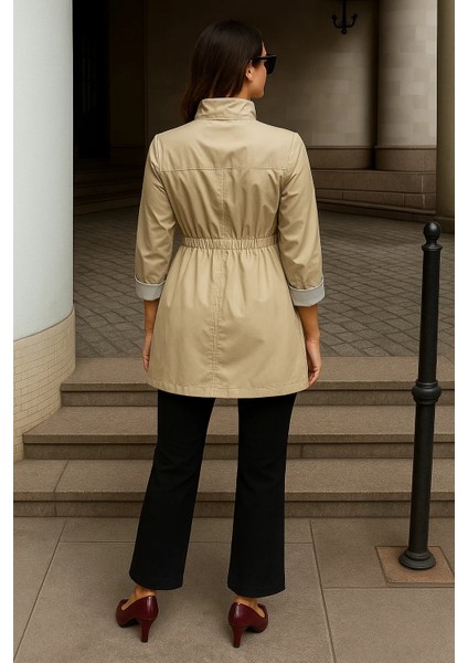 Kadın Fermuarlı Büzgülü Çizgili Bej Kısa Trençkot