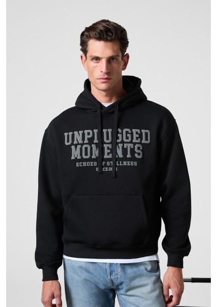 Cassıan Erkek Önü Kabaran Baskılı Kapüşonlu Kordonlu Kanguru Cepli Siyah Sweatshirt