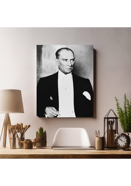 Atatürk’ün Asil Duruşlu Kanvas Tablosu