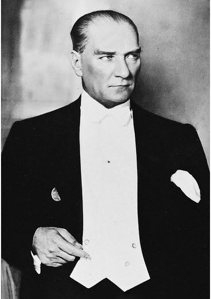 Atatürk’ün Asil Duruşlu Kanvas Tablosu fiyatları