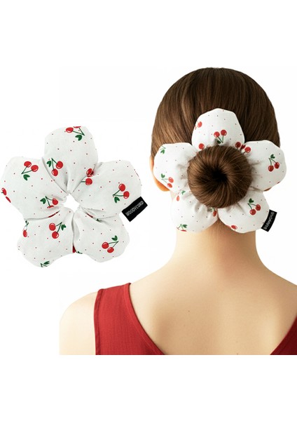 El Yapımı Kiraz Desenli Beyaz Çiçek Scrunchie Topuz Tokası