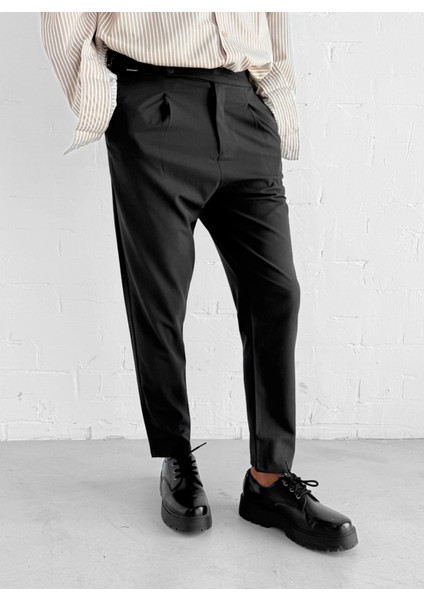 Erkek Ayarlanabilir Tokalı Pileli Kumaş Pantolon Siyah fiyatları